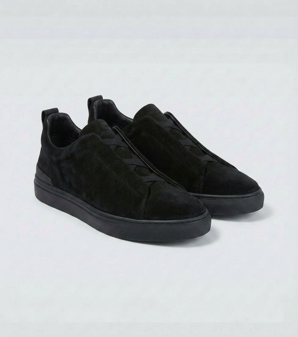 Vogule Off all black suede sneaker™