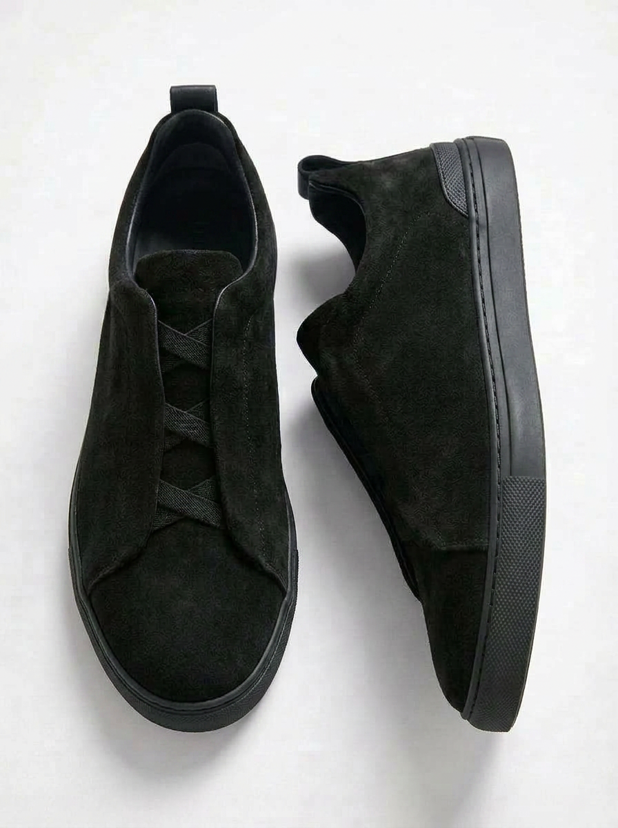 Vogule Off all black suede sneaker™